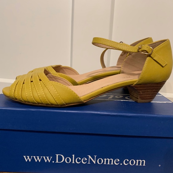 Mid-Height Delights Peep Toe Heel - Picture 3 of 8